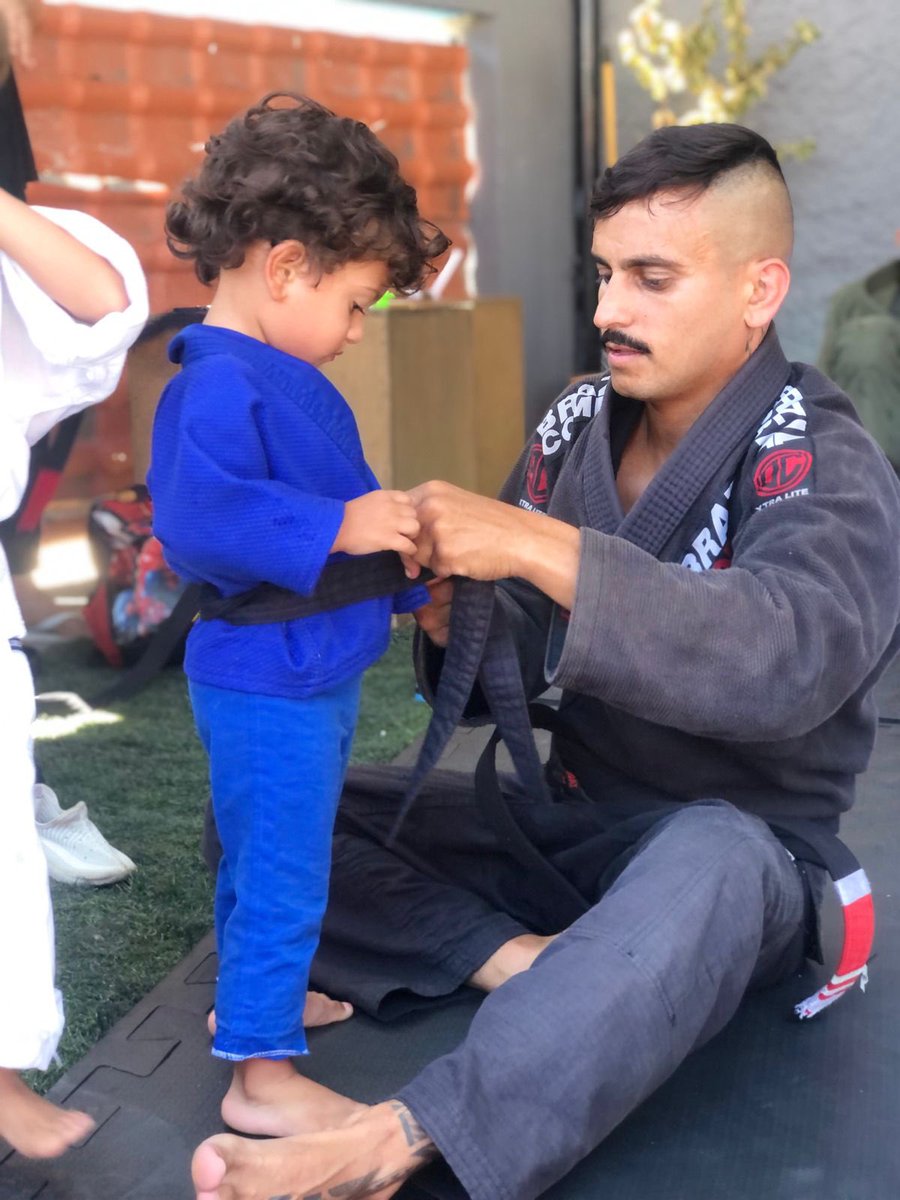 willianBitti's tweet photo. Um
Baby faixa preta 🥋🔥 https://t.co/Fu57C8bujS
