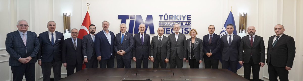 Türkiye İhracatçılar Meclisi Başkanımız Mustafa Gültepe, Hizmet Sektöründe faaliyet gösteren ihracatçılarımız ile bir araya geldi. Geniş katılımla gerçekleşen görüşmede, 2023 yılında ilk kez 100 milyar dolara erişilerek rekor kırılan Hizmet Sektöründeki gelişmeler ve yeni dönem