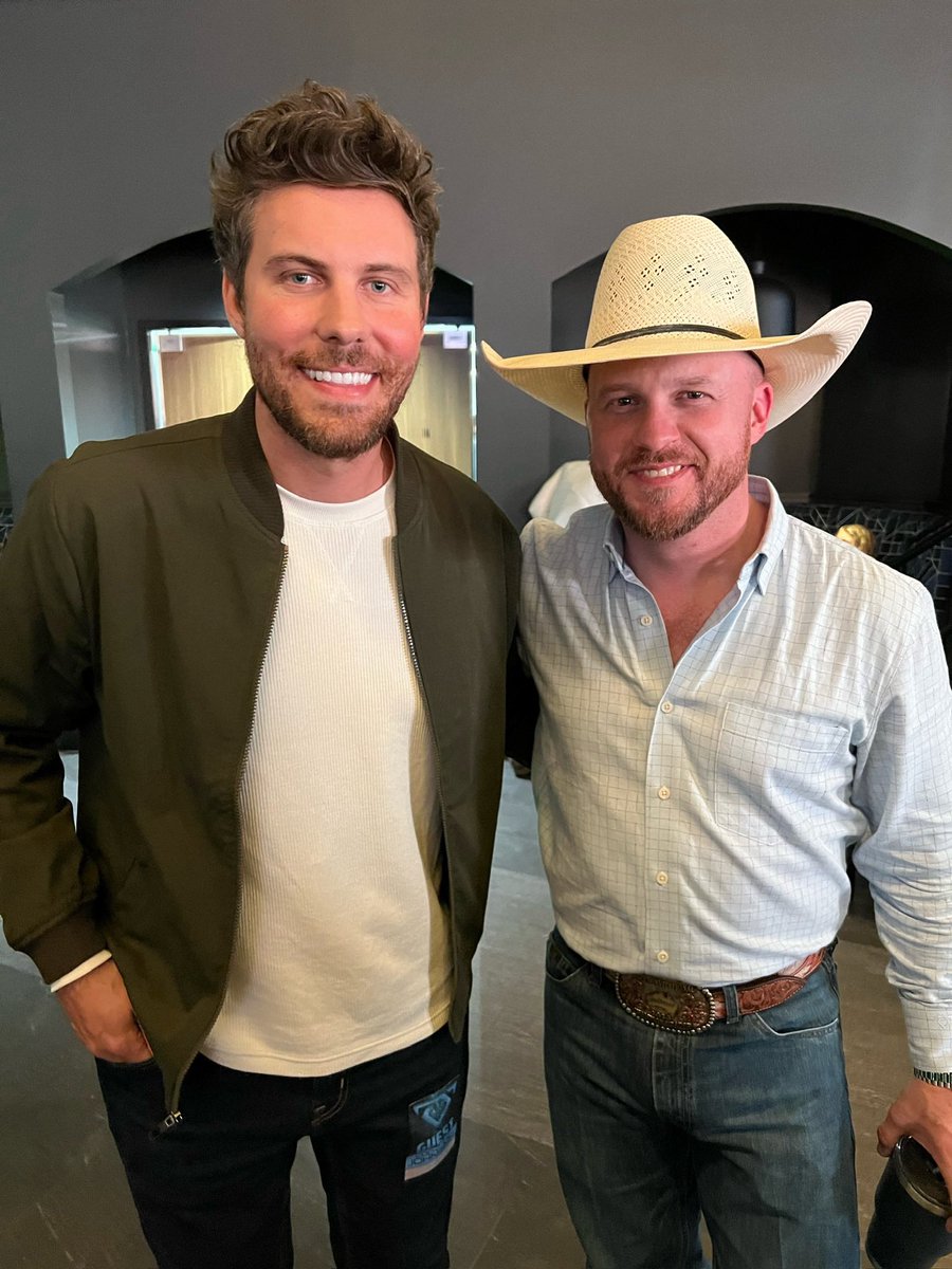 Ryan_Larkins's tweet photo. Y’all this still doesn’t seem real. “The Painter” is my first #1 as a songwriter &amp; is so special to me because it’s inspired by my wife who has believed in &amp; encouraged me on this journey for the past 15 years. This is such a dream come true for me &amp; for my family @codyjohnson https://t.co/4BpblBpLLf