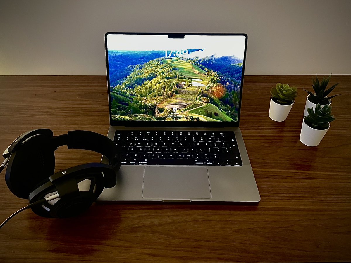 Time to be 🚀 productive!

Do you listen to music while you work? What are you listening to right now? 🎧

#indiehackers #buildinpublic