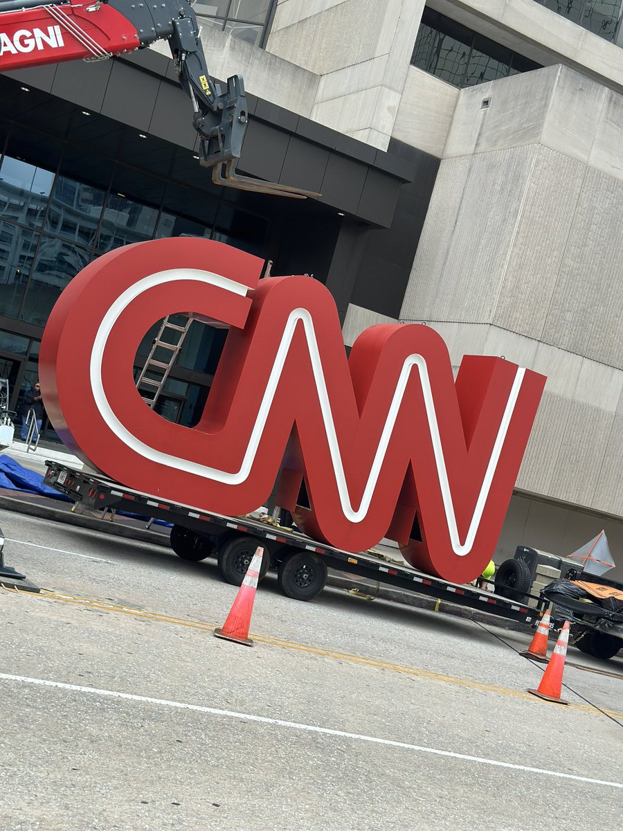 jenniferfeldman's tweet photo. It’s moving day for the big red @CNN letters in downtown ATL, my work home for several years! #CNN #Newsource https://t.co/uQE2ynPtKl