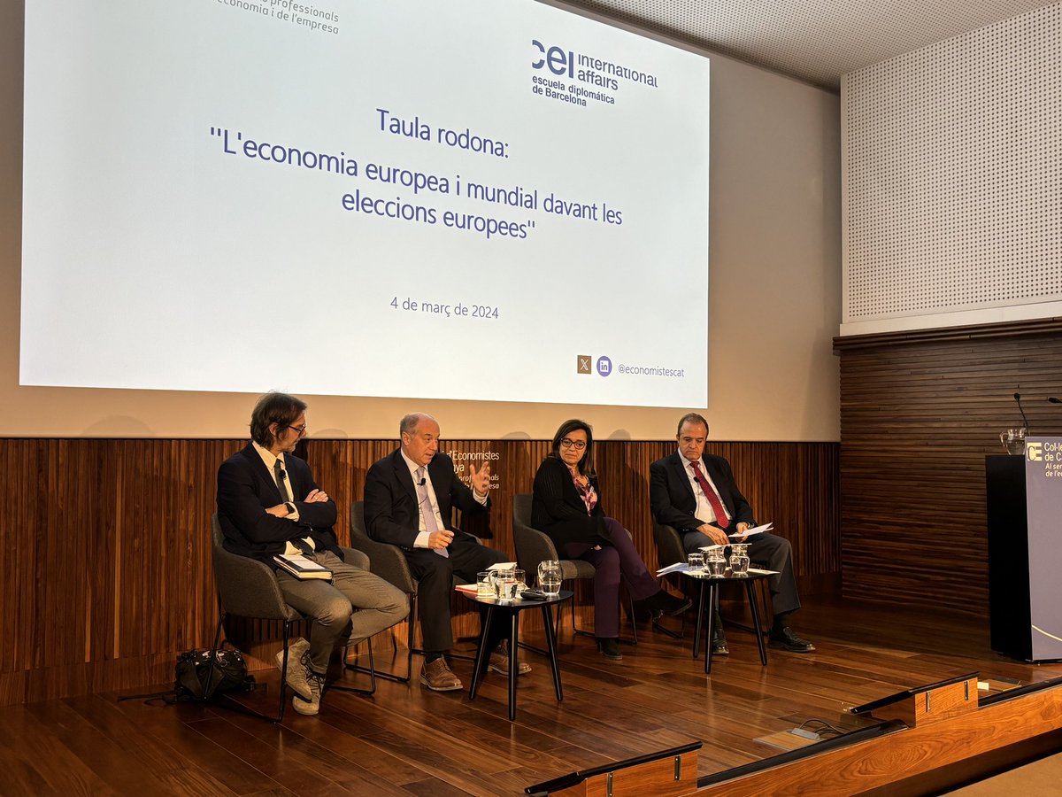 🇪🇺🗳️A la taula rodona 'L'economia europea i mundial davant les eleccions europees' debatim sobre aspectes clau per a la cita dels europeus entre el 6 i el 9 de juny. 💬Amb les ponències de @carmehortala, @nofebcn i Jordi Caballé 👉🏼Moderats per @xavierferrerj