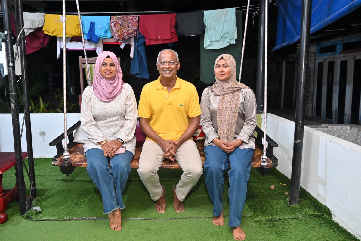 MDPSecretariat's tweet image. ރައީސް @ibusolih މަޖިލިސް20 ނ.ވެލިދޫ ދާއިރާގެ މިޕާޓީގެ ކެންޑިޑޭޓު އެމްޕީ @mashafeeg އަށް ތާއިދު ހޯއްދެވުމަށް ނ.ވެލިދޫގައި ދޮރުން ދޮރަށް ހިންގެވުން ކުރިއަށްދަނީ. 

#VelidhooDhaaira #VoteMode ✅1️⃣ 
#VoteMDP #Majlis2024
#MisraabuHamaMagah
