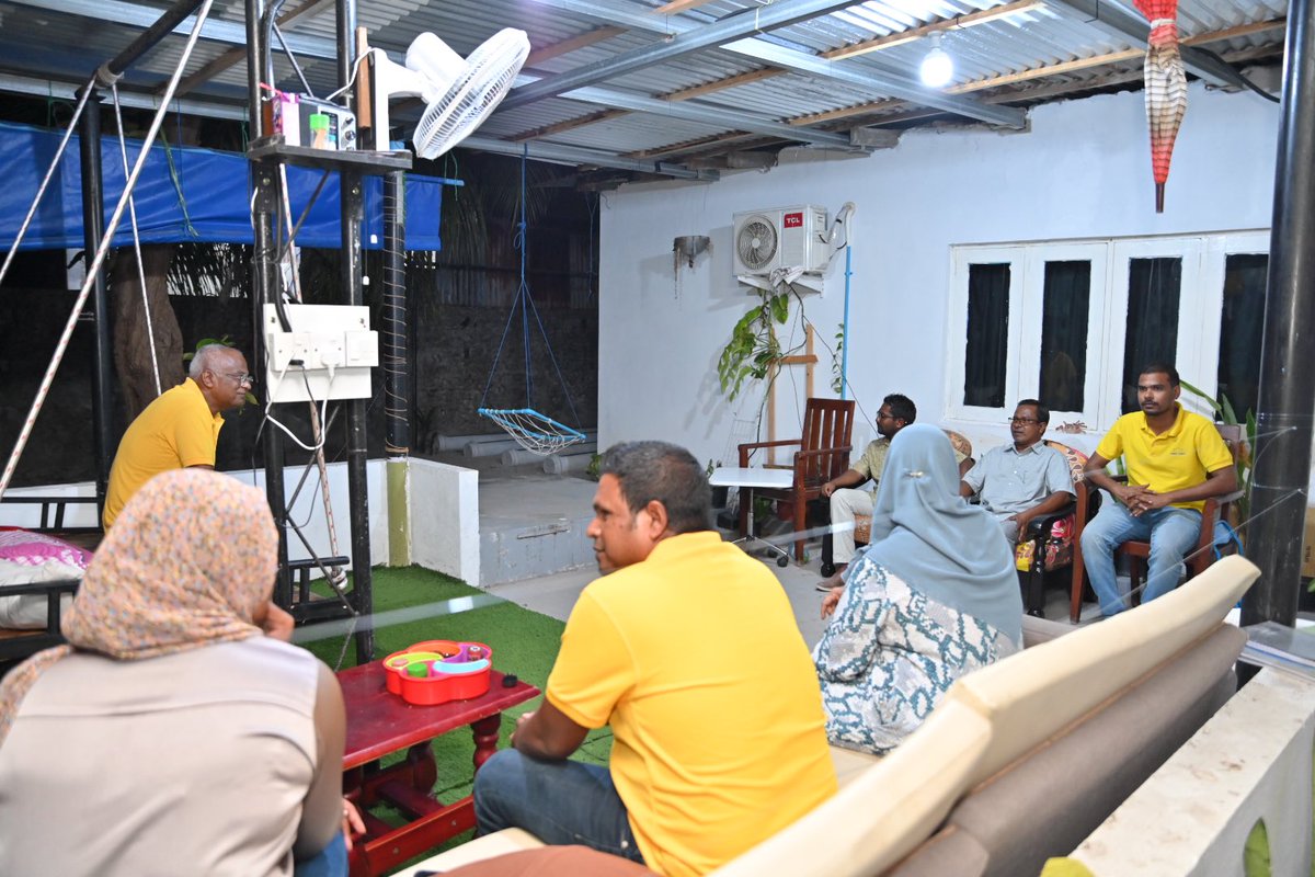 MDPSecretariat's tweet image. ރައީސް @ibusolih މަޖިލިސް20 ނ.ވެލިދޫ ދާއިރާގެ މިޕާޓީގެ ކެންޑިޑޭޓު އެމްޕީ @mashafeeg އަށް ތާއިދު ހޯއްދެވުމަށް ނ.ވެލިދޫގައި ދޮރުން ދޮރަށް ހިންގެވުން ކުރިއަށްދަނީ. 

#VelidhooDhaaira #VoteMode ✅1️⃣ 
#VoteMDP #Majlis2024
#MisraabuHamaMagah