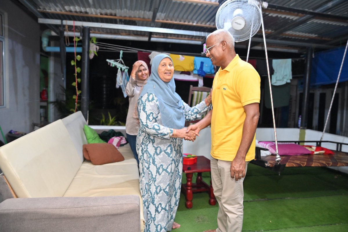 MDPSecretariat's tweet image. ރައީސް @ibusolih މަޖިލިސް20 ނ.ވެލިދޫ ދާއިރާގެ މިޕާޓީގެ ކެންޑިޑޭޓު އެމްޕީ @mashafeeg އަށް ތާއިދު ހޯއްދެވުމަށް ނ.ވެލިދޫގައި ދޮރުން ދޮރަށް ހިންގެވުން ކުރިއަށްދަނީ. 

#VelidhooDhaaira #VoteMode ✅1️⃣ 
#VoteMDP #Majlis2024
#MisraabuHamaMagah