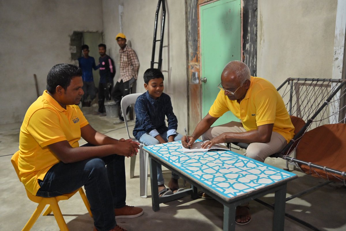 MDPSecretariat's tweet image. ރައީސް @ibusolih މަޖިލިސް20 ނ.ވެލިދޫ ދާއިރާގެ މިޕާޓީގެ ކެންޑިޑޭޓު އެމްޕީ @mashafeeg އަށް ތާއިދު ހޯއްދެވުމަށް ނ.ވެލިދޫގައި ދޮރުން ދޮރަށް ހިންގެވުން ކުރިއަށްދަނީ. 

#VelidhooDhaaira #VoteMode ✅1️⃣ 
#VoteMDP #Majlis2024
#MisraabuHamaMagah