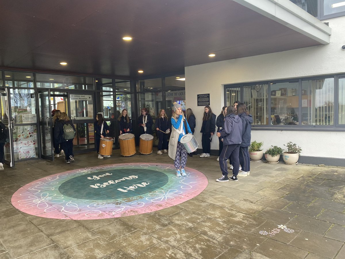 Day 1 #cbwellbeing starts with the Morning Mile. Thanks to everyone who joined us. Looking forward to meeting many more students tomorrow. Great to have samba drumming to motivate us in the rain 🪘🥁🚶🏼‍♀️🌟