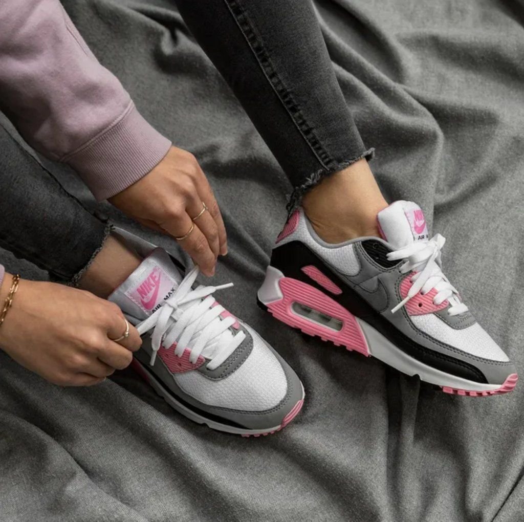 SneakerVisionz's tweet photo. Ad: $97.50 In The Cart - Women's Nike Air Max 90 'White Rose'

Shop: https://t.co/N1FNfzdfMz https://t.co/BoRrvAesQU