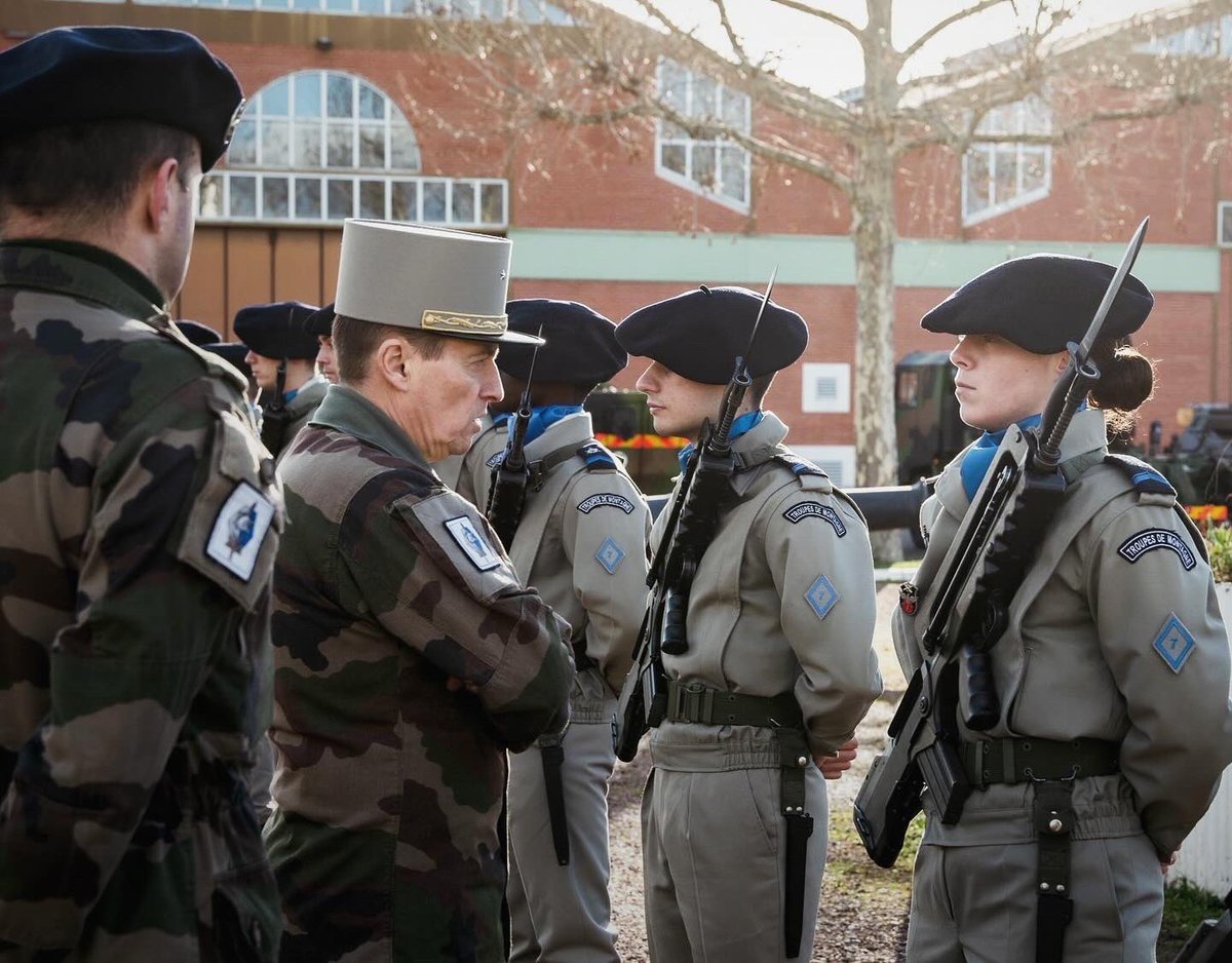 7RMATofficiel's tweet image. Visite du Général Christophe GASANCON, au 7e RMAT.
Deux journées pour présenter au père de l’Arme du Matériel les compétences du régiment !
#COMMF #MatosTerre #MaintenanceTerrestre