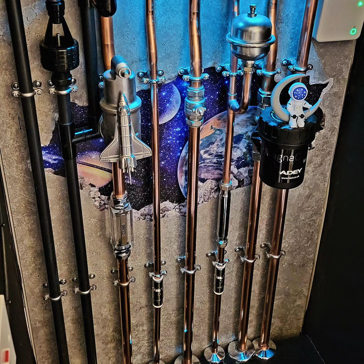 UKTalon's tweet photo. Houston, we have an install from @s.w_gasworks.
Amazing work, and finished off in style with our Clips and Pipe Covers.
Contact us to find your local stockist
(link in bio)
#plumbing #plumber #plumbersofinstagram #plumbingservices #copperpipe #pipework #madeinbritain https://t.co/goEa3FZZ5c