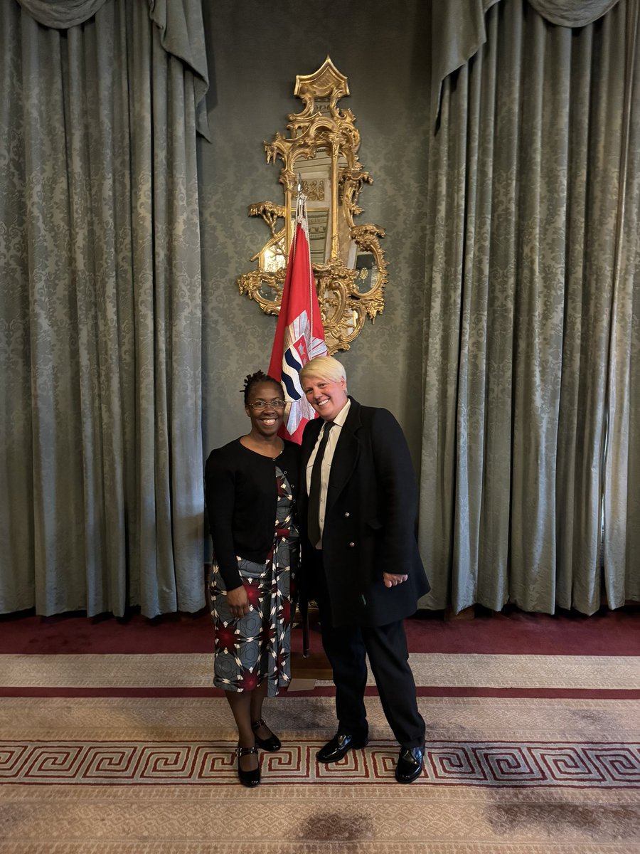 40 years of service❗ 🏅 🥳 A huge congratulations to @LFBLEWISHAM's Shirley Williams, who has dedicated 40 years of service to LFB. Shirley works as a South East Area Administrator and attended her award ceremony last week. What an incredible achievement! 🌟
