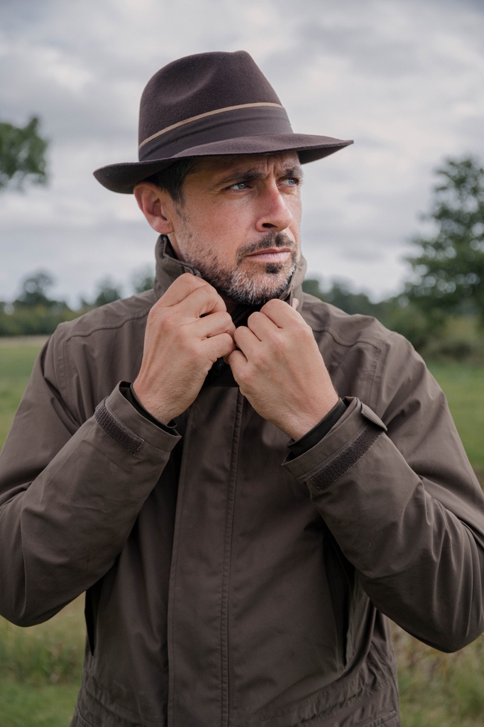 One for the country gent, the Wingfield Trilby 🤎. If you're looking to take your race day outfit up a notch, our British made trilby will be sure to have the nod of approval 👏.

#hicksandbrown #cheltenhamfestival #cheltenhamoutfit