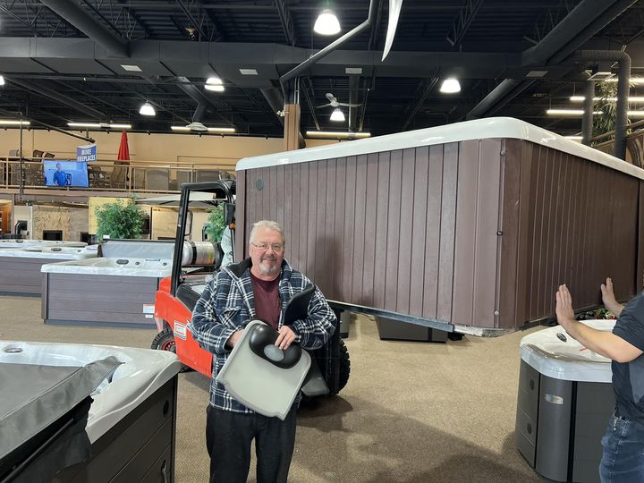 Another Refurbished Hot Tub heading out of our showroom!
Be sure to stop by our showroom to check out our other refurbished hot tubs, with more to come!

📞204.786.6957
📍700 Berry St
 🌐krevco.com