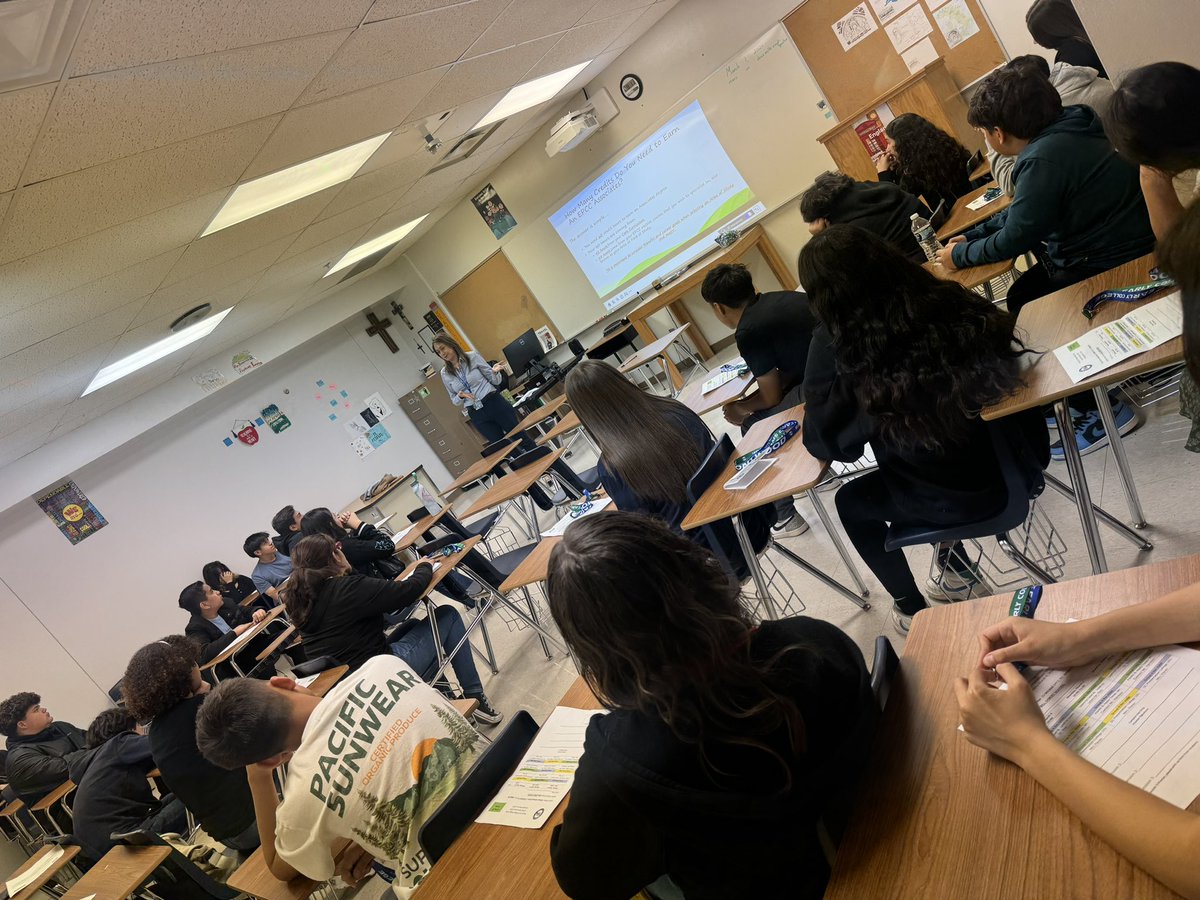 Awesome start to @REC_MHS Bridge Camp! Rising freshman ready to #earntheirhorns 💚💙🐏