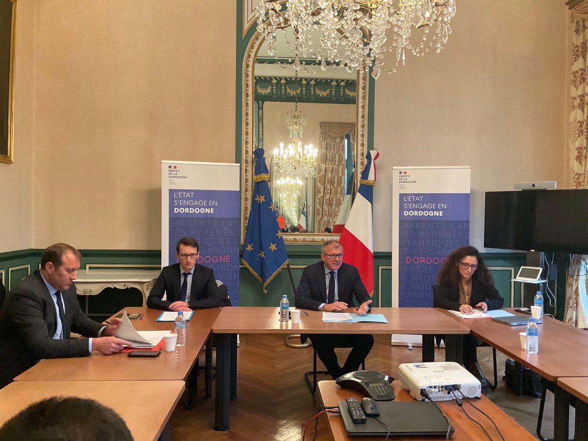 #VotreSécurité | Le préfet, accompagné des procureurs de #Périgueux et #Bergerac, du directeur interdépartemental de la Police Nationale et du commandant de Groupement de la Gendarmerie Nationale, a dressé le bilan de la délinquance en #Dordogne pour 2023.