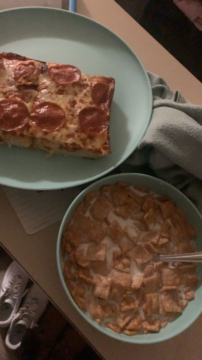 milxsolo's tweet image. my stomach finna HATE me
