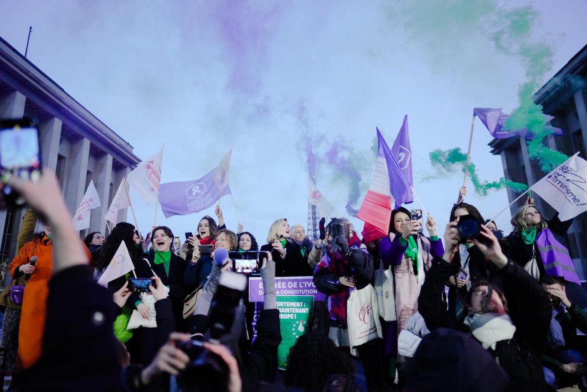 La Fondation des Femmes salue le vote historique des parlementaires pour faire entrer la liberté garantie de recourir à une IVG dans la Constitution.
Avec ce vote, c’est une victoire historique et inédite à plus d’un titre.