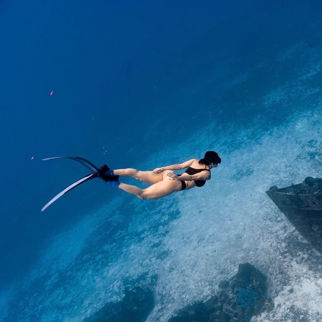 Free diving escapades beckon those who seek thrill and resilience. Dive into the unknown, conquer the depths, and emerge stronger than ever 🌊 Unleash your inner explorer beneath the crystal-clear waters of #Cozumel! 🙌😎 📷 IG diana.chiquete @GoCaribeMex #MexicanCaribbean