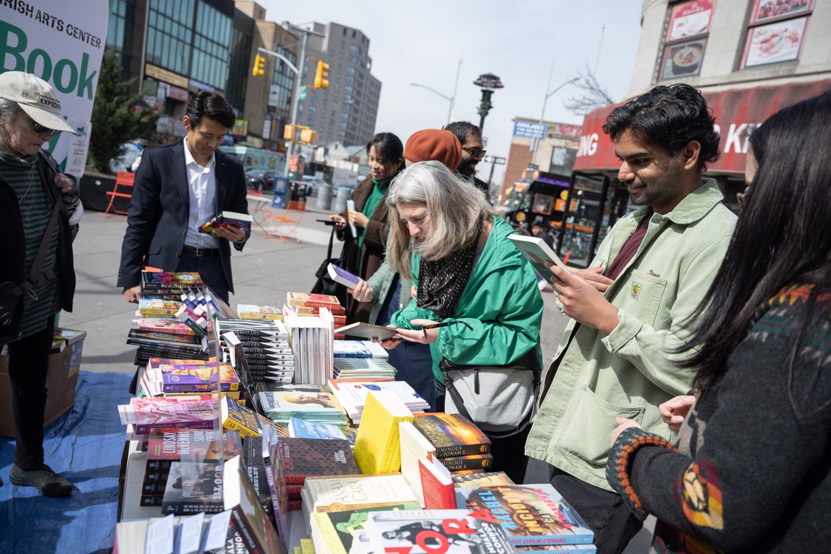 ANNOUNCING the locations of our 2024 #IACBookDay sites! Find the one closest to you or your commuting route and come see us in any (or all) of the five boroughs Friday, March 15, starting at 8am > irishartscenter.org/event/book-day…