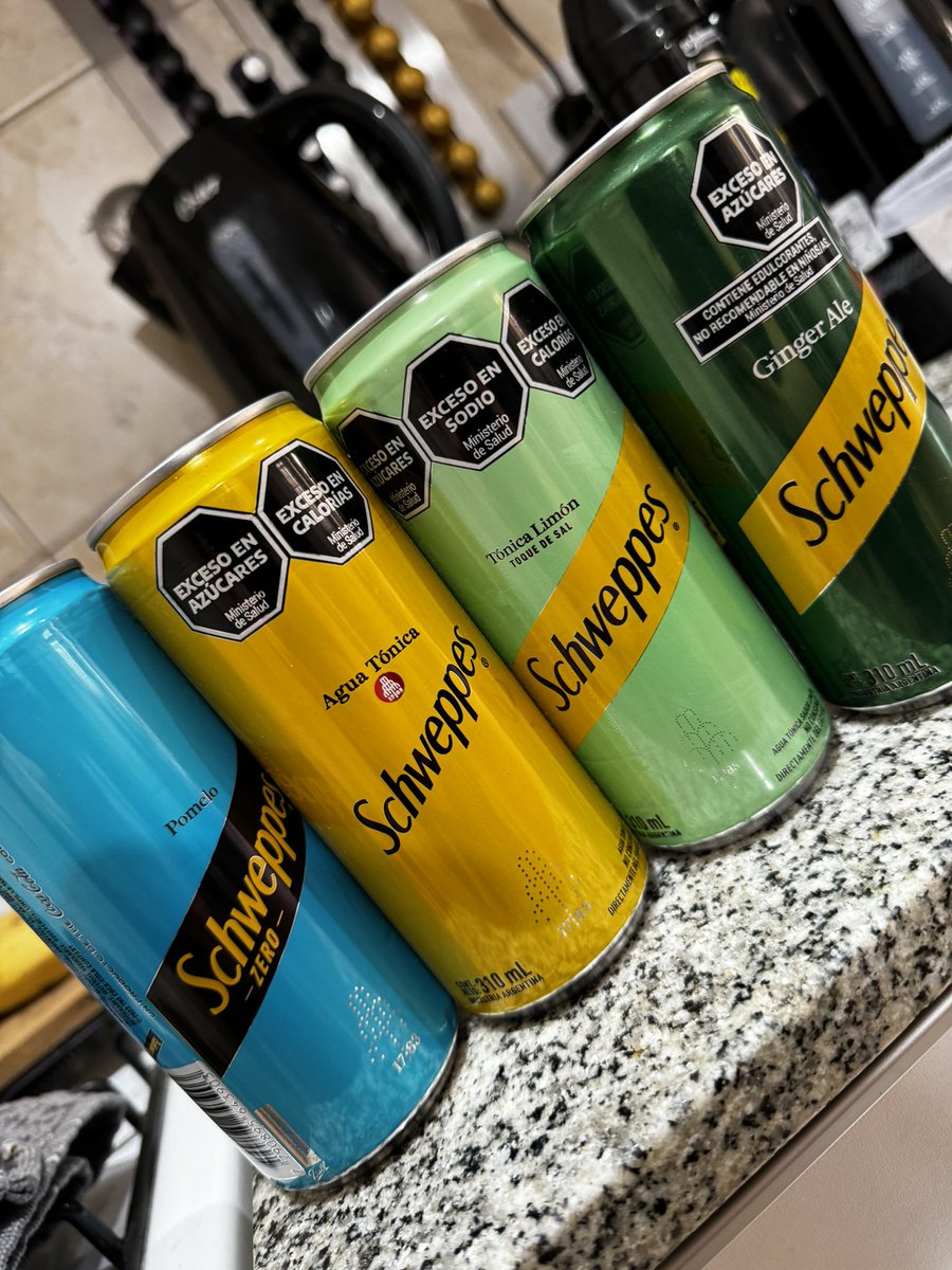 SirChandlerBlog's tweet photo. En muchos viajes y vuelos pedí Ginger Ale 🫚 porque acá no había… hace un par de meses Coca Cola la comenzó a fabricar en Córdoba y hace pocas semanas llegó al AMBA…
Y me mandaron una caja por ser fan :P
Gracias Schweppes!! 😍
También hay una tónica limón con toque de sal 🤔 https://t.co/jeYOLI9Tb2
