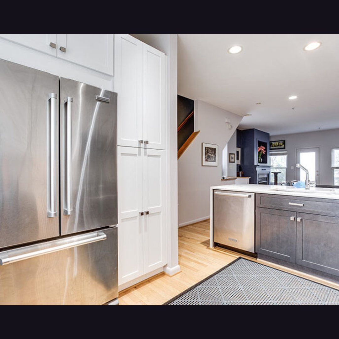 ✨If you're thinking about remodeling your kitchen, here are some tips:

-Set a budget
-Find inspiration
-Choose the right cabinets and appliances: Consider your style and needs
-Hire a qualified contractor
.
.
.
#interiordesign #kitchencabinets #customcabinets #kitchens