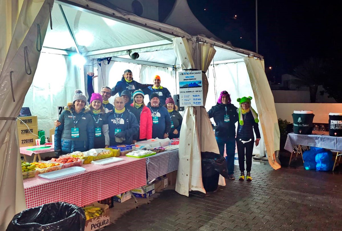 TransGC's tweet image. ¡Una gran familia siempre #VandamaTrail! 🤩

😱 Vaya éxito el avituallamiento que montaron en esta edición en "El Hornillo" para los corredores y corredoras de la #TGCClassic y la #TGCAdvanced, ¡qué grandes son! 

¡Gracias equipazo!  💙🫶