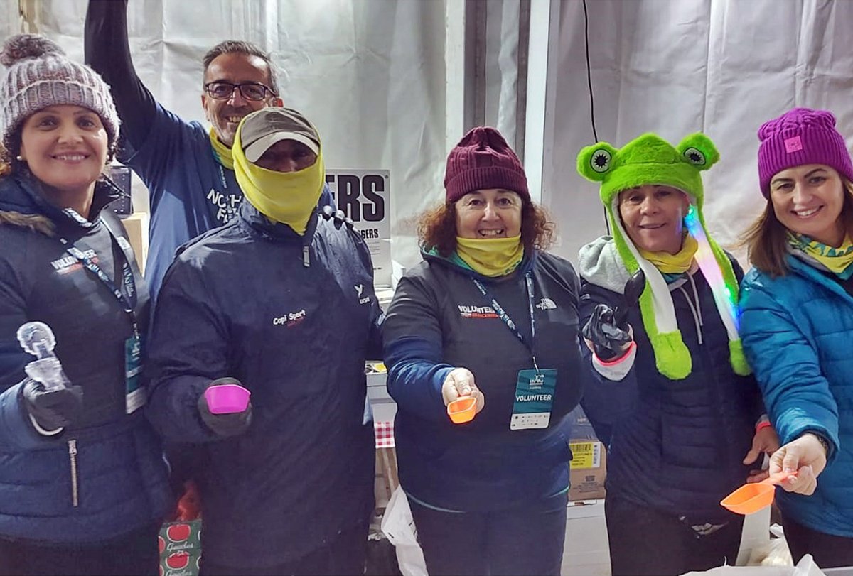 TransGC's tweet image. ¡Una gran familia siempre #VandamaTrail! 🤩

😱 Vaya éxito el avituallamiento que montaron en esta edición en "El Hornillo" para los corredores y corredoras de la #TGCClassic y la #TGCAdvanced, ¡qué grandes son! 

¡Gracias equipazo!  💙🫶