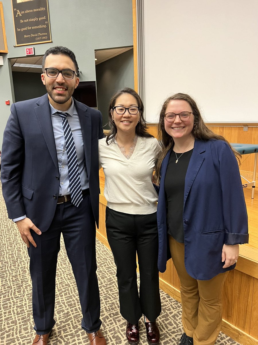 Excellent #SeniorSeminar presentations by our ⭐️ PGY3s, Dr. <a href="/ahmedeltarras/">Ahmed Eltarras</a> on ICU delirium and Dr. Hoevemeyer on OMT and back pain🙌🏼 We are always amazed by the amount of dedication our residents put into their seminars👏🏼👏🏼 PS: Thank you Maria for being our guest patient today✨