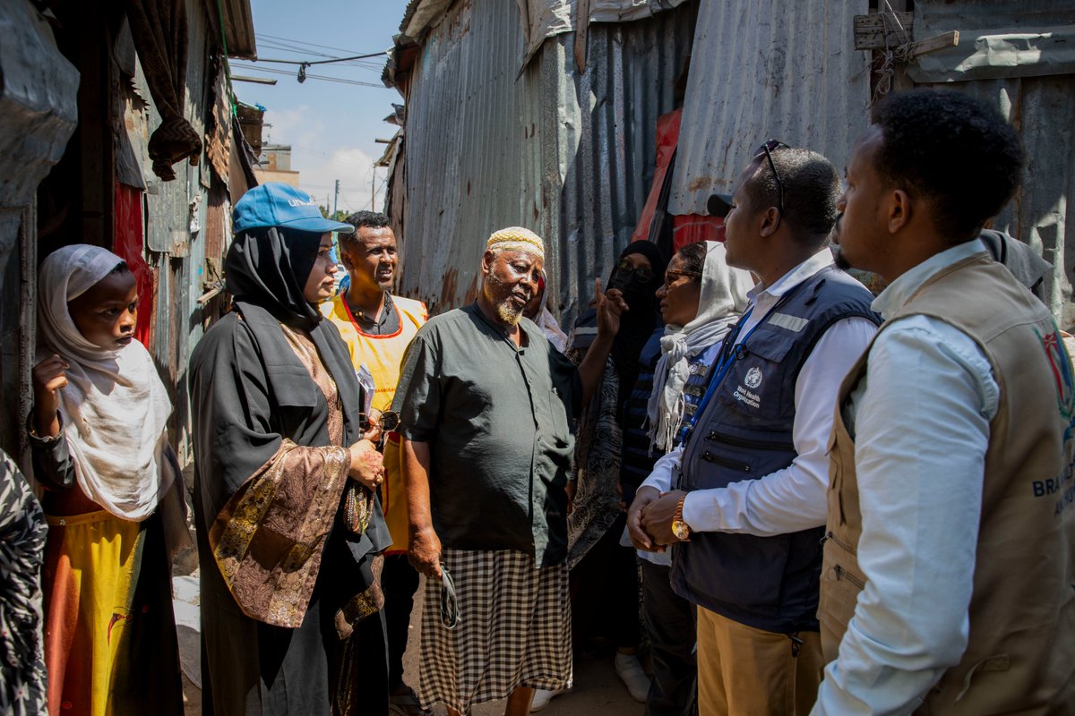 unicefsomalia's tweet photo. There’s no cure for polio. But you can prevent it. House-to-house mobilizers ensure children get the life-saving #polio vaccine. It's just 2 drops towards a polio-free life.

🤝 Working together to #MakePolioHistory @MoH_Somalia #BRA @WHOSom @unicefsomalia https://t.co/uNtN4MbE0X