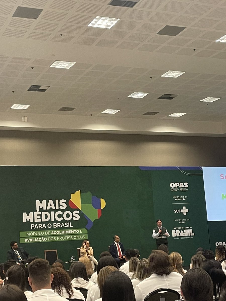clararodrigures's tweet photo. Secretário da atenção primária à saúde @felipeproenco 
#maismedicosparaobrasil 
#vivaosus https://t.co/mR3B3xlJeR