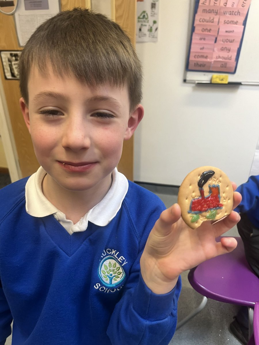 ASCAuckley's tweet photo. To kick off world book week ASC decorated Biscuits with a book theme. Some children even incorporated the railway children in their designs. https://t.co/QUHRHdZ4ny