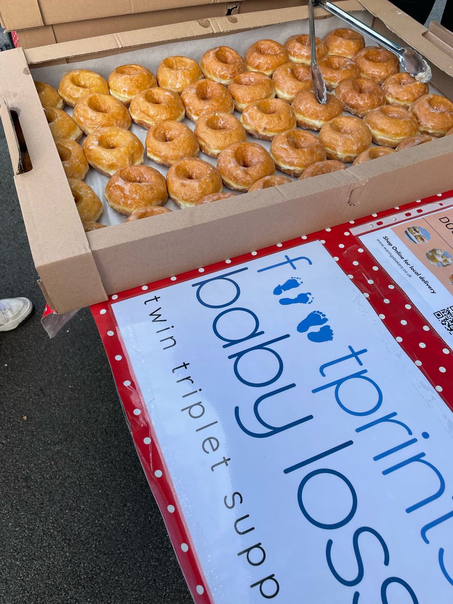 Thank you so much to @DolphinSch 
in Hurst for raising £250 for us on Friday by selling doughnuts and cookies. These were kindly provided by @waringsbakery and @nottinghillbakeryltd
The money will help us provide support to our bereaved twin and triplet families.
@suziescofield11