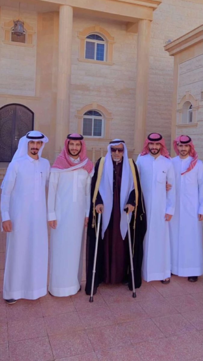 zidan__alzidan's tweet photo. قالو ترى من خلف عيال مامات
واقول وينه دام مامات وينه ،،،،
#زيدان https://t.co/gkLYzid5Ba