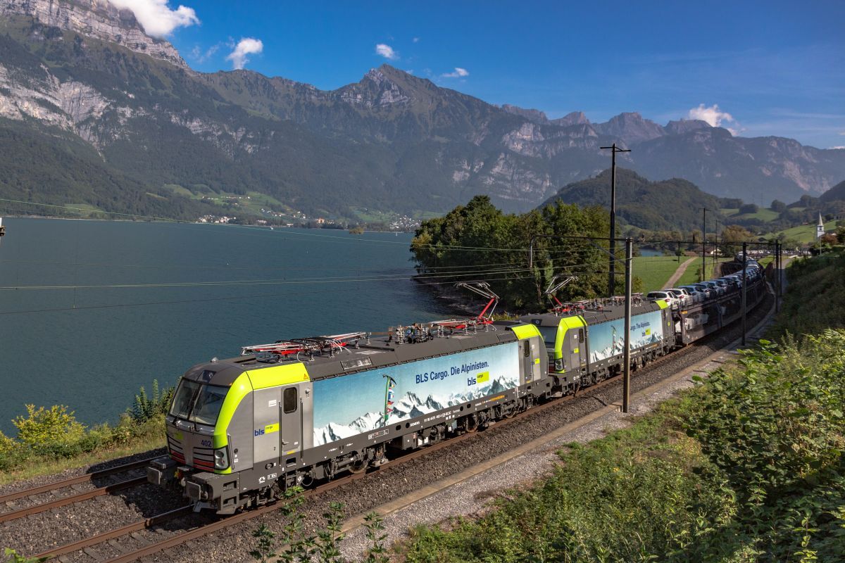 Today, <a href="/EP_Transport/">TRAN Committee Press</a> unanimously adopted its position on #CapacityRegulation

This is a big step forward for rail freight as the Parliament has moved in a positive direction, further improving the Commission proposal

Plenary vote next week, let's go!

👉 shorturl.at/ijE18