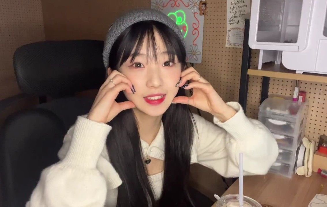 at first i grr and then i ʚ ᵕ̈ ɞ