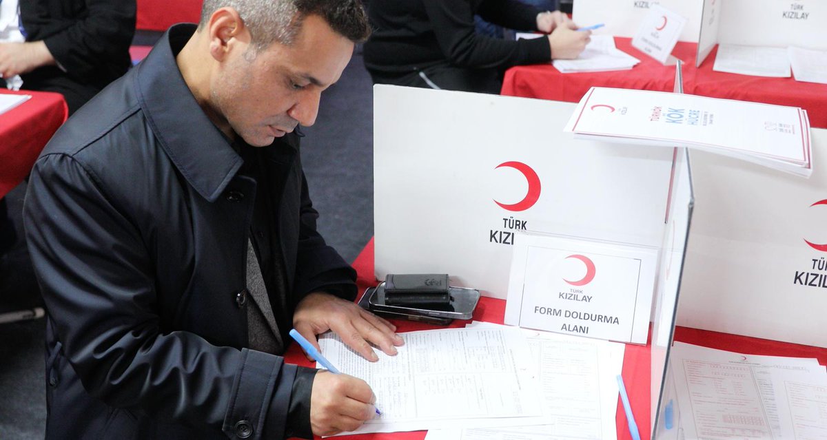 KIYAMDER's tweet photo. Kıyamder ve Türk Kızılay iş birliği ile 9. kez düzenlenen kan bağışı organizasyonuna yoğun katılım sağlandı.
Kıyamder Merkez’de düzenlenen organizasyona eski İç İşleri Bakanı İstanbul Millet Vekili Sn. Süleyman Soylu, 15 Temmuz Şehitler ve Gaziler Derneği Başkanı Sn. İsmail Hakkı Turunç katılım sağladı.