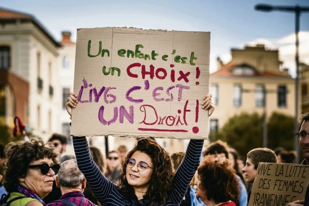 Une victoire historique pour la France et la liberté des femmes ! L’IVG est désormais inscrite dans la Constitution, avec une majorité écrasante. Le combat pour l’égalité et le droit de choisir continue ! #DroitÀLIVG #Féminisme #Liberté