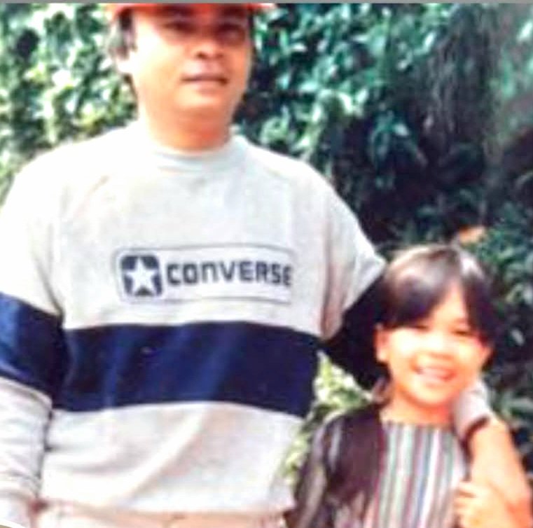 After Isya...
Chit chating with my father's "photos. "...
Telling him how my Monday was..