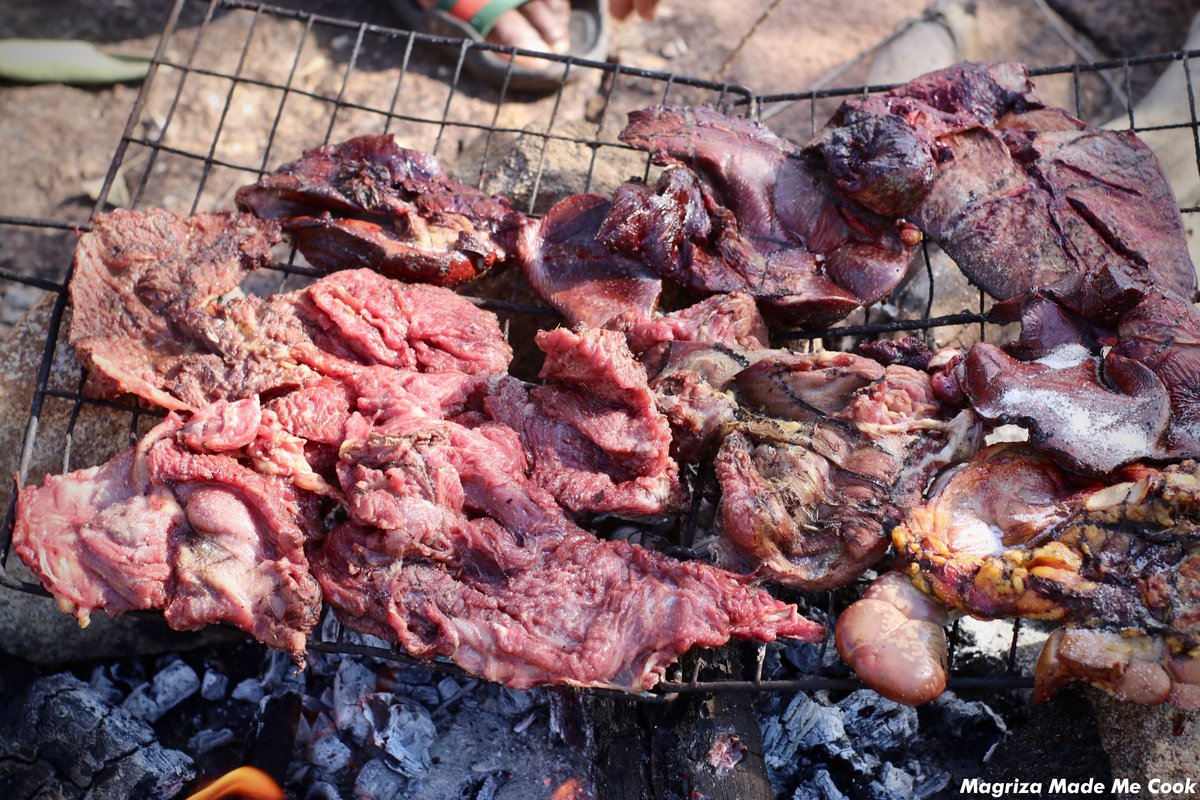 MagrizaMMC's tweet photo. Amantshontsho » An Expression of Gratitude!

The term amantshontsho, refers to an assortment of meat that is given to people who have assisted in the slaughtering of a cow. This is an idea for expressing gratitude to those who have helped the owner of the cow being slaughtered. https://t.co/ekHDzlGS9o