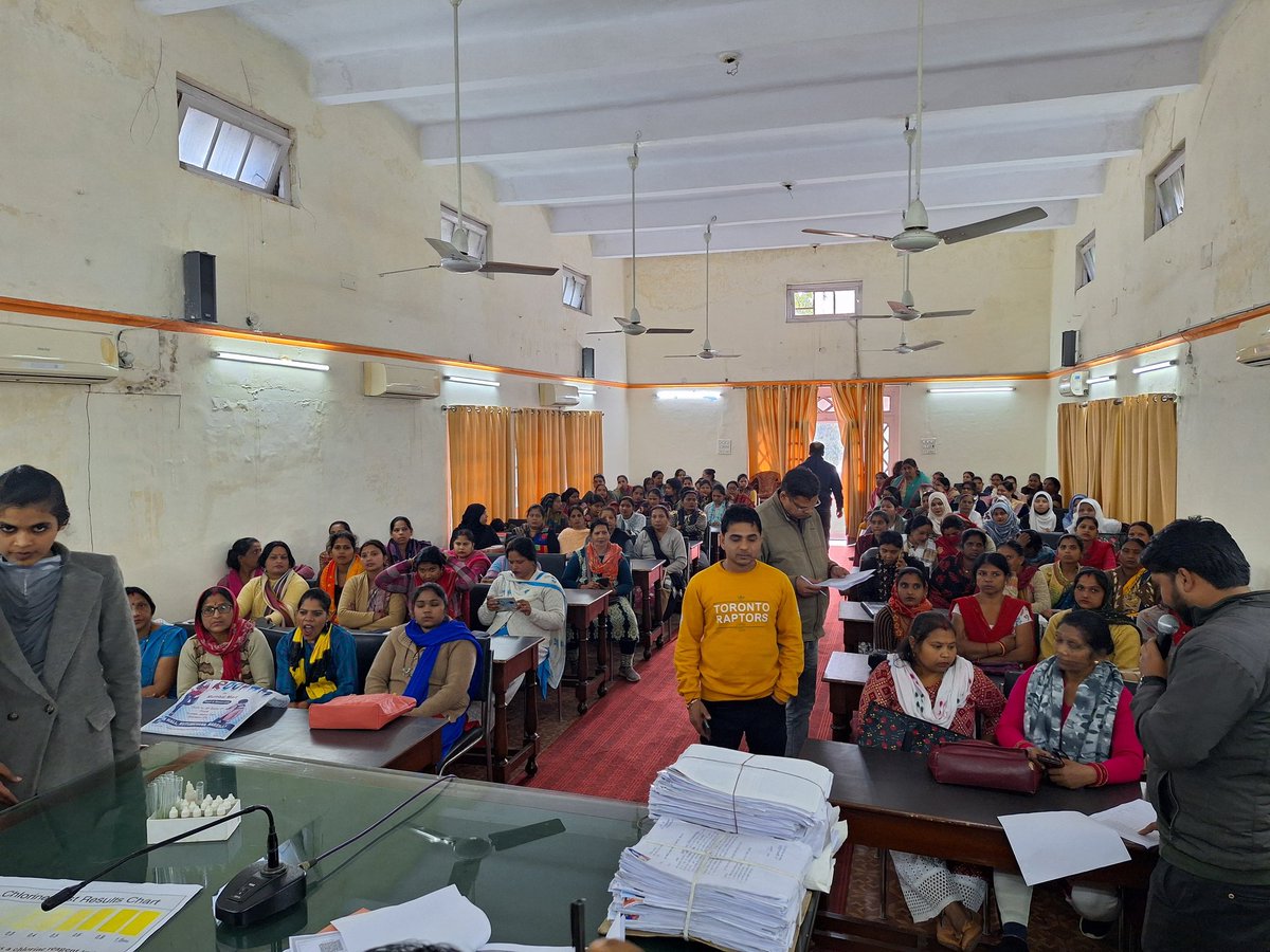 Glimpse of Amrut Mitra Water Testing Training to Self Help Group's.
#DAYNULMBareilly #DAYNULM #SUDAUP #AMRUT #PeyJal #PeyJalSurvekshanAwards #PMSvanidhi