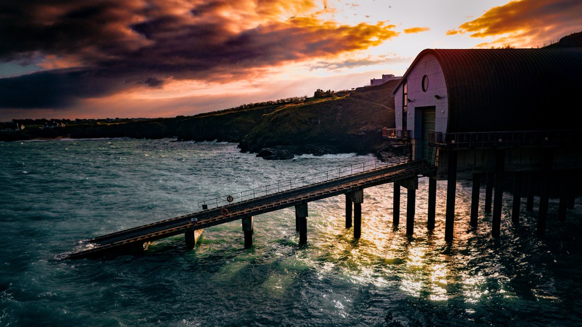 Today marks an incredible milestone for @RNLI as they celebrate their 200th anniversary 🎉 You can visit a number of #RNLI lifeboat stations on the #SWCP, including the Padstow lifeboat station at Mother Ivey's Bay 🥾 📷 Jon Lovejoy 📍 Padstow Lifeboat Station #RNLI200