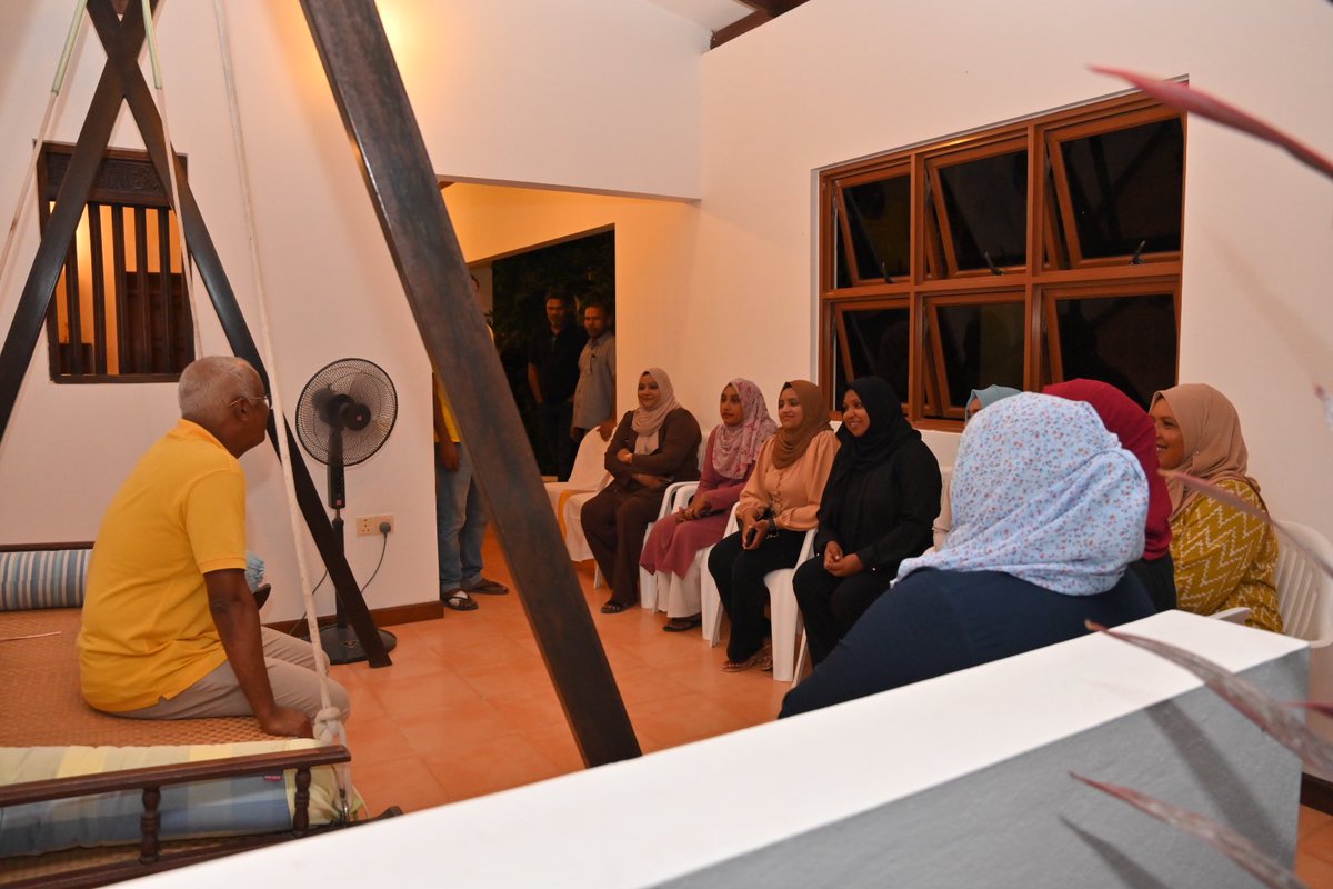 MDPSecretariat's tweet image. ރައީސް @ibusolih މަޖިލިސް20 ނ.ވެލިދޫ ދާއިރާގެ މިޕާޓީގެ ކެންޑިޑޭޓު އެމްޕީ @mashafeeg ގެ ކެމްޕެއިންގެ އިސް ހިންގުންތެރިންނާއި ބައްދަލުކުރެއްވުން.

#VelidhooDhaaira #VoteMode ✅1️⃣ 
#VoteMDP #Majlis2024
#MisraabuHamaMagah