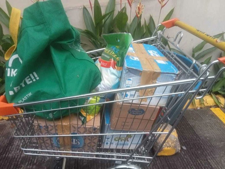 FebriyaniFebri6's tweet photo. Shopping belanja kebutuhan mingguan setiap bulan ❤️❤️🙏😇 https://t.co/gbscjbSgAc