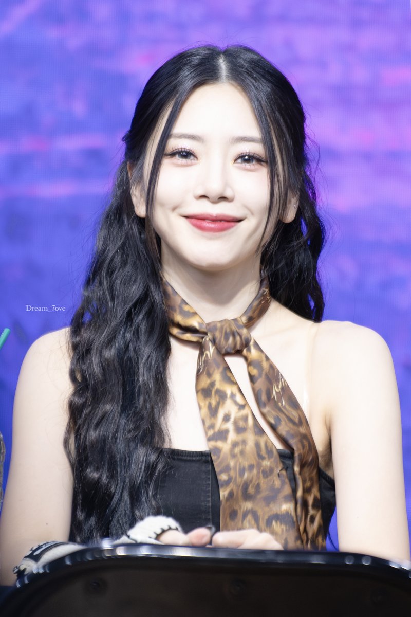 231209 팬싸 
지유언니🐰 너무 사랑스러워요🥹🥹💗
#드림캐쳐 #지유 #Dreamcatcher #JIU