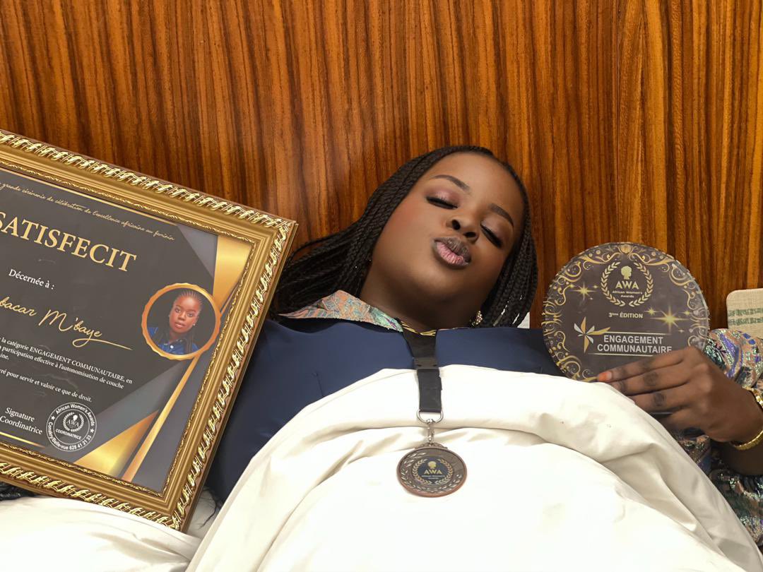 Félicitations à Ghaëls Babacar Mbaye, lauréate du Prix Engagement Communautaire aux African Women’s Awards🎉🎉👏
Son travail avec le <a href="/REVOCAP/">REVOCAP-Sénégal</a> est une source d'inspiration. Son succès en Guinée est une fierté nationale🇸🇳.
#EngagementCommunautaire #AfricanWomensAwards 
<a href="/GhaelsMbaye/">Ghaels Babacar Mbaye 🇸🇳</a>