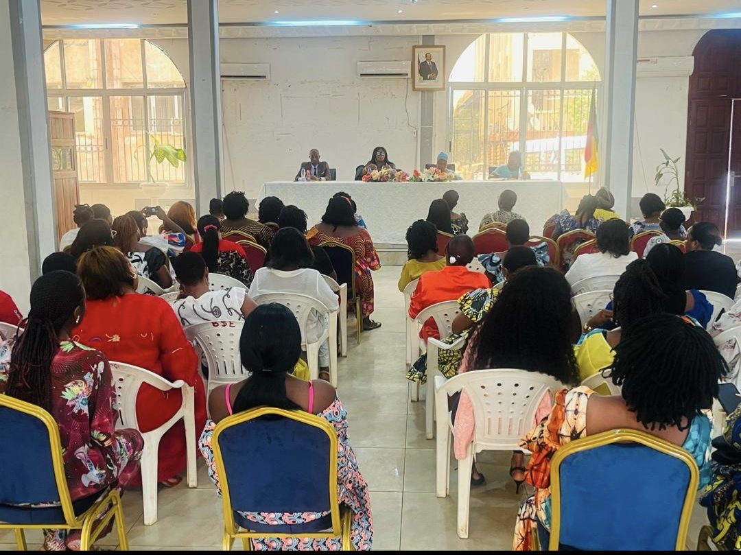 Moderating the conference tagged legal clinic involving the women of <a href="/MINAC237/">Ministère des Arts et de la Culture 🇨🇲</a> . Guest speakers, Barrister Batang and M. Edou. Supervision, Mme Ngeh Rekia, Inspector Général of Minac.
<a href="/joDionNgute/">PM - Dion Ngute - CMR</a> 
<a href="/MNM_Cameroun/">Musée National du Cameroun</a> 
<a href="/actucameroun/">Actu Cameroun</a> 
<a href="/jeune_afrique/">Jeune Afrique</a> 
<a href="/MimiMefoInfo/">Mimi Mefo Info</a>