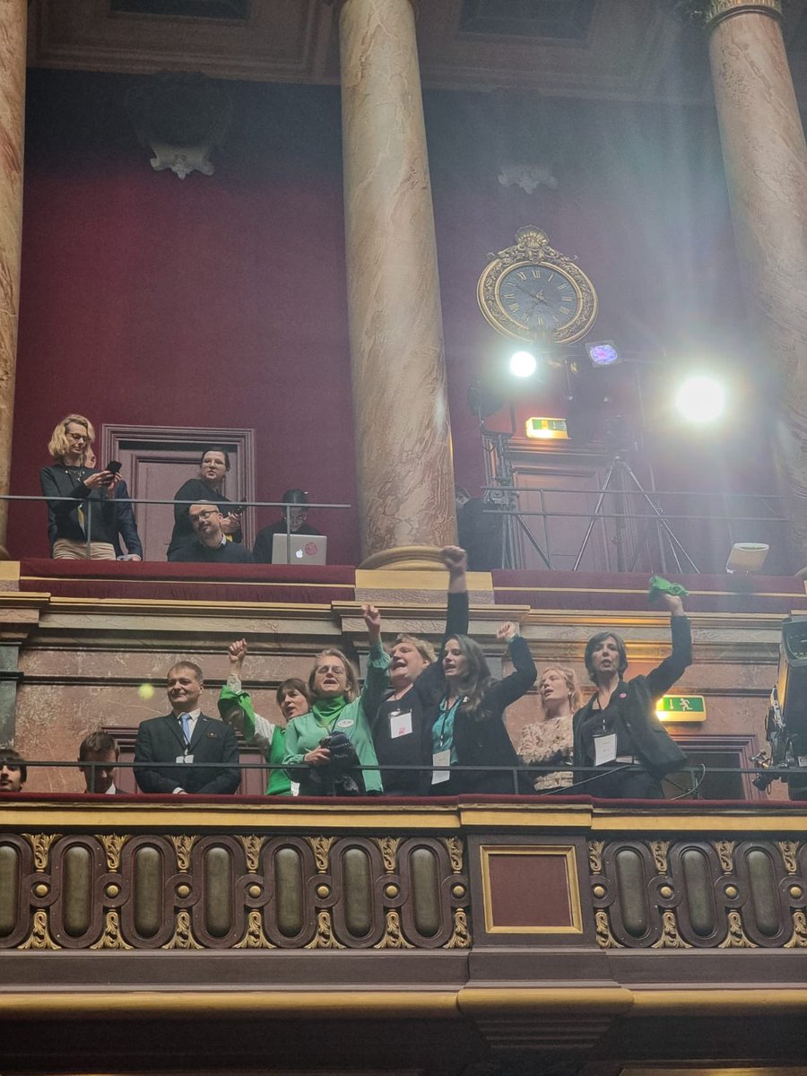 AnneCMailfert's tweet image. Du Trocadéro à Versailles un seul même cri de joie !! #IVGConstitution