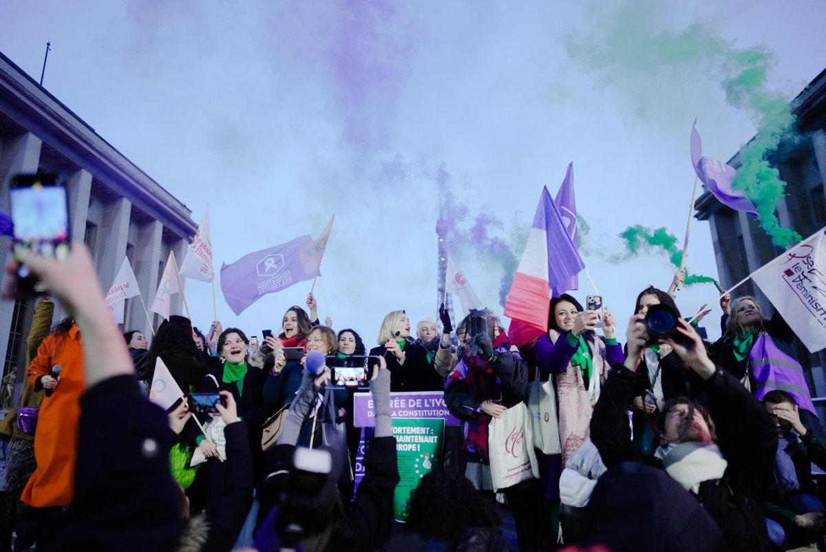 AnneCMailfert's tweet image. Du Trocadéro à Versailles un seul même cri de joie !! #IVGConstitution