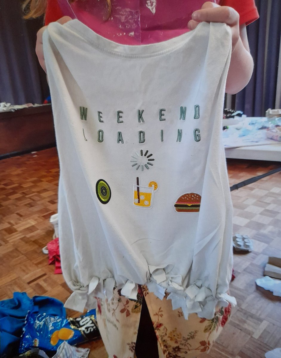 GirlguidingWS's tweet image. Pitton Guides took part in #GGSWExTheSwish making Paper necklaces, denim desk tidies and bags from 👕 s. They also learnt about #fastfashion and held  Swish #swapshop 
@GirlguidingSWE