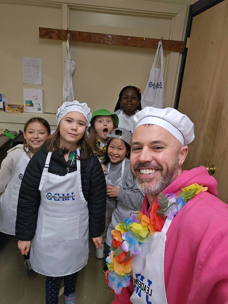 RyanWoo01782642's tweet photo. New group of @JohnMacNeil42 chefs were all team players today as all 👩‍🍳's wanted to do as much as possible, but were more than willing to make sure everyone got their turn 👏

A great day one 🥞

@HRCE_NS 
@HRCEHealthPromo 
@NourishNS 
@HRCESchoolsPlus 
@MissEmily_SPCOW https://t.co/tFMq4Towpy